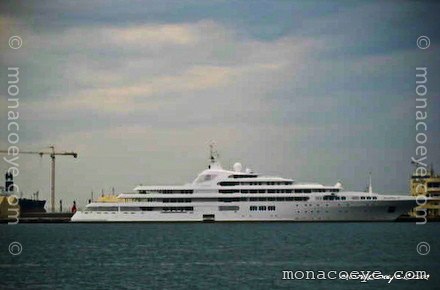 Dubai - the largest yacht in the world