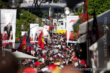 Throngs of F1 fans